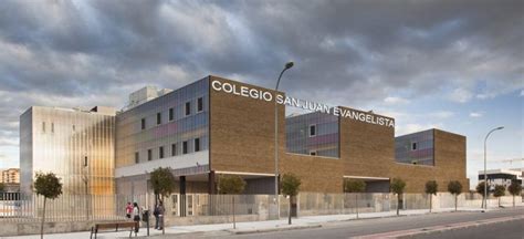 Colegio Evangelista Primaria — Escuela en Pamplona, Calle.